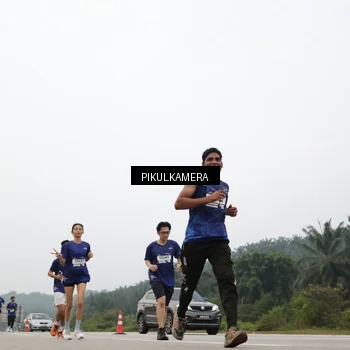 Runner Photo 7403990