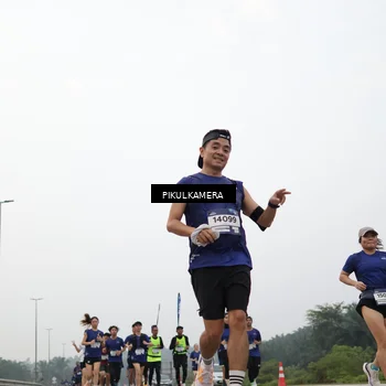 Runner Photo 7405048