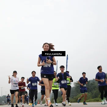 Runner Photo 7405263