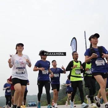 Runner Photo 7405642