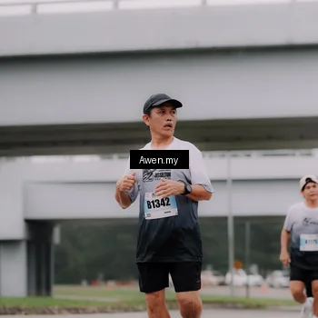 Runner Photo 7406978