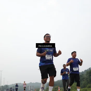 Runner Photo 7406984