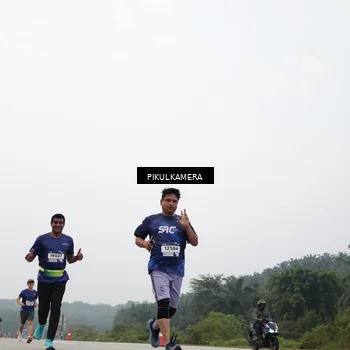 Runner Photo 7407996