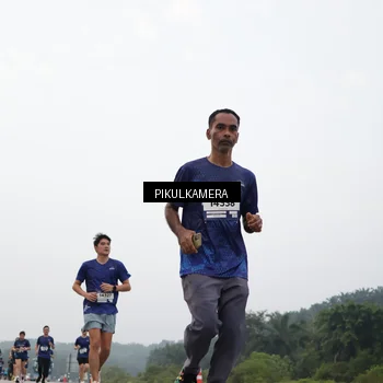 Runner Photo 7409002