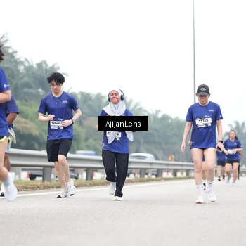 Runner Photo 7409350