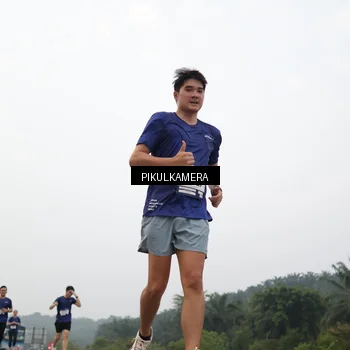 Runner Photo 7409371