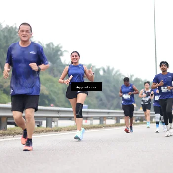Runner Photo 7409798