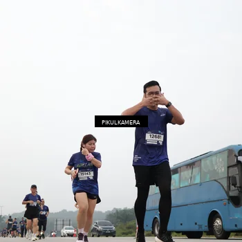 Runner Photo 7410024