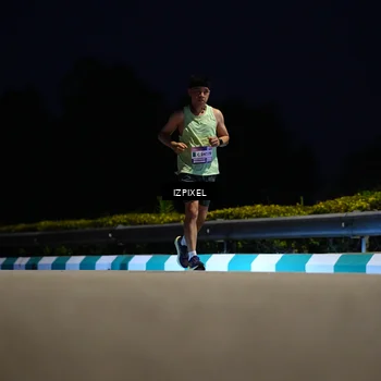 Runner Photo 7410074