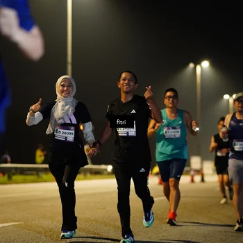 Runner Photo 7410113