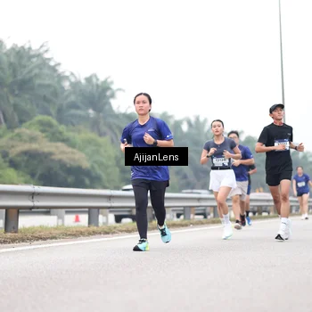 Runner Photo 7410251