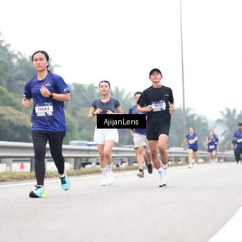 Runner Photo 7410309