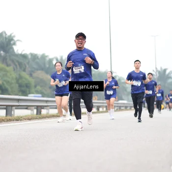Runner Photo 7410702