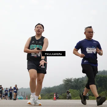 Runner Photo 7410861