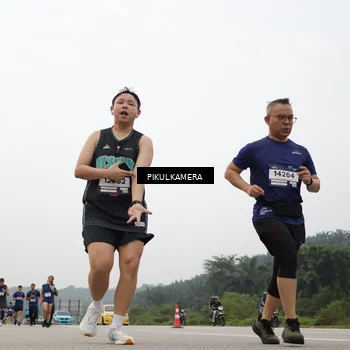Runner Photo 7410862