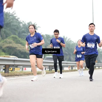 Runner Photo 7410875