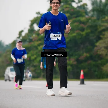 Runner Photo 7410926