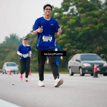 Runner Photo 7410940
