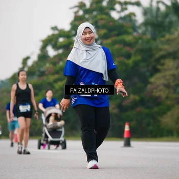 Runner Photo 7411040