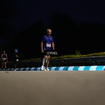 Runner Photo 7411062
