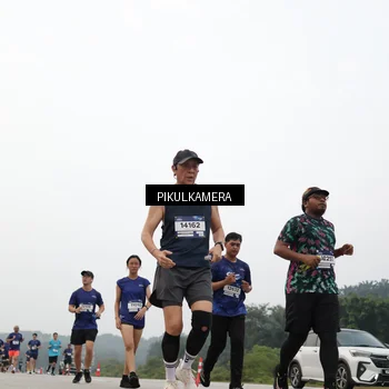 Runner Photo 7411070