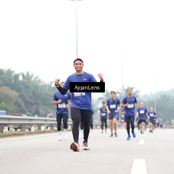 Runner Photo 7411085