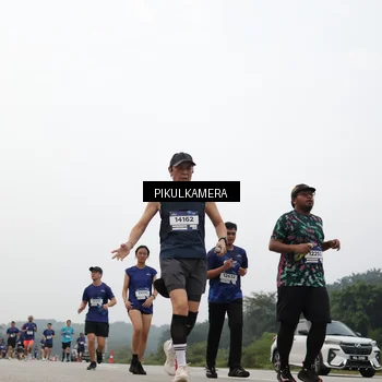 Runner Photo 7411095