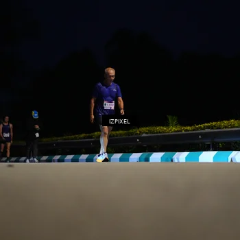 Runner Photo 7411099