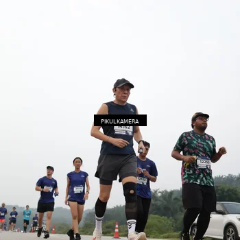 Runner Photo 7411132