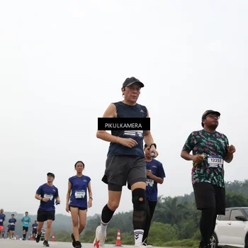 Runner Photo 7411134