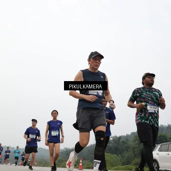 Runner Photo 7411165