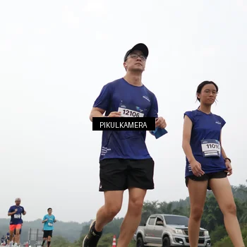 Runner Photo 7411411