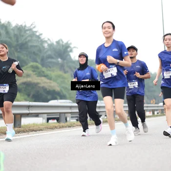 Runner Photo 7411502
