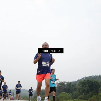 Runner Photo 7411557