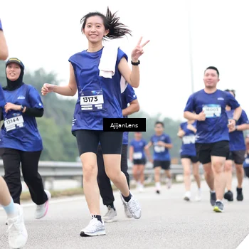 Runner Photo 7411591