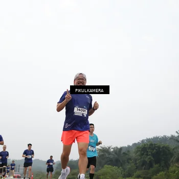 Runner Photo 7411619