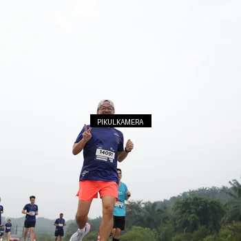 Runner Photo 7411630