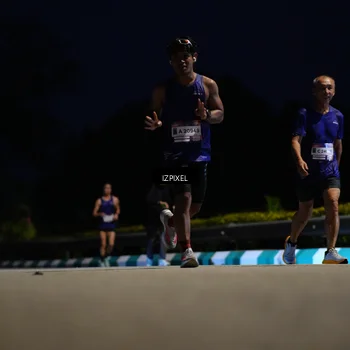 Runner Photo 7411649