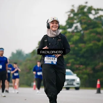 Runner Photo 7411665