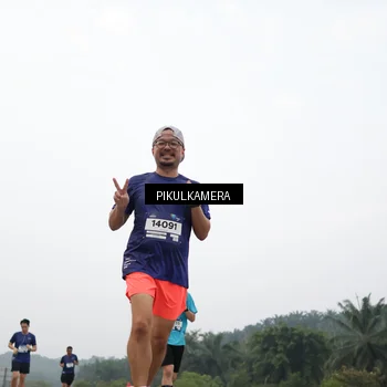Runner Photo 7411674