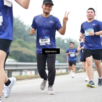 Runner Photo 7411690
