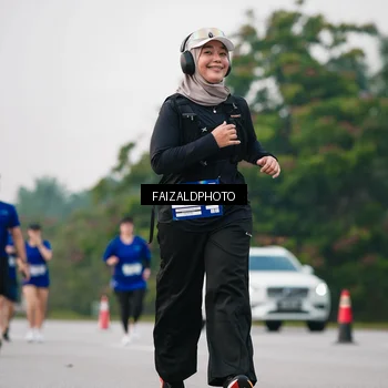Runner Photo 7411758