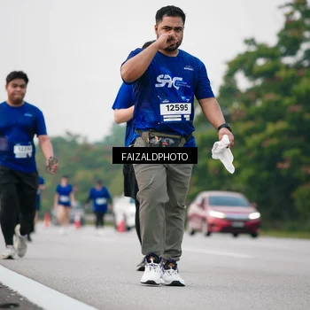 Runner Photo 7411800