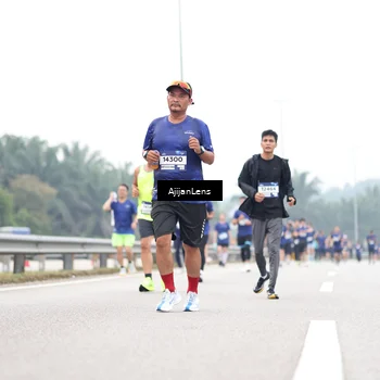 Runner Photo 7412022