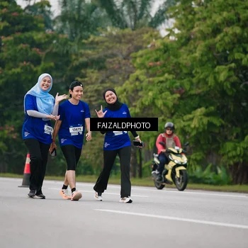 Runner Photo 7412039
