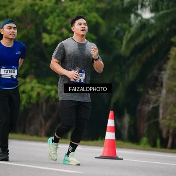 Runner Photo 7412043