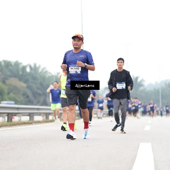 Runner Photo 7412048