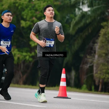 Runner Photo 7412049