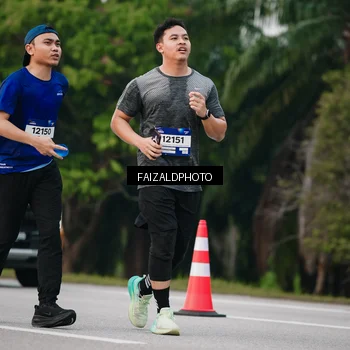 Runner Photo 7412055