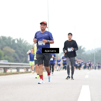 Runner Photo 7412060